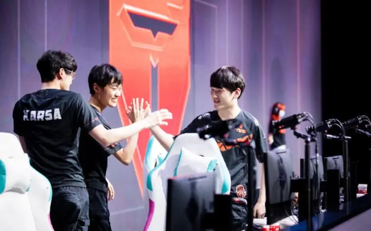 九游（中国）-Karsa在切尔西比赛中最后时刻胜出，出色发挥引发热议！观众掌声雷动-九游（中国）